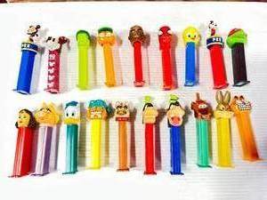 lot 98 image: Lot of 19 Pez Dispensers