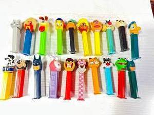 lot 99 image: Lot of 19 Pez Dispensers