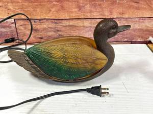 lot 106 image: Vintage Tiffany Style Amber Brass Mallard Lamp