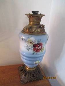 lot 108 image: Vintage hand painted glass oil lamp...