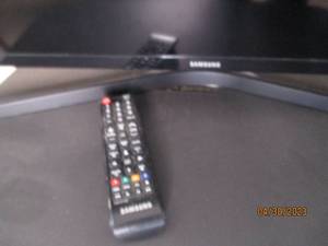 lot 112 image: Samsung 40 flat screen TV with bas...