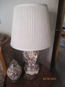 lot 114 image: Glass table lamp with seashell them...