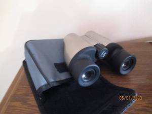 lot 124 image: Eagle Optics Voyager binoculars 8x2...