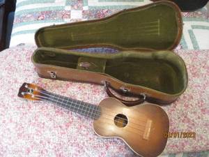 lot 21 image: Vintage Musical Instrument Co Ukulele