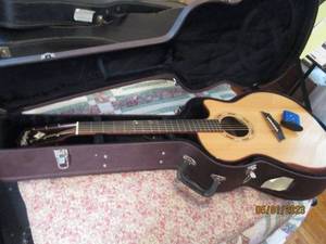 lot 22 image: Vintage Washburn acoustic guitar