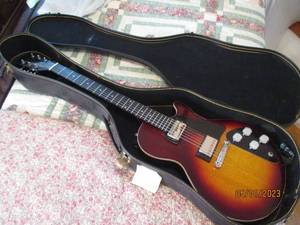 lot 25 image: Vintage electric guitar
