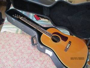 lot 27 image: Vintage Washburn Acoustic guitar