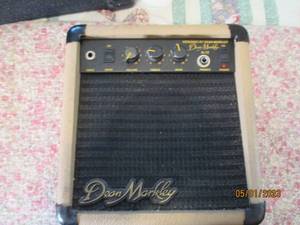 lot 31 image: Vintage Dean Markley K-15 electric guitar amplifier