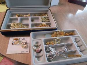 lot 160 image: Velvet Style jewelry box with a var...