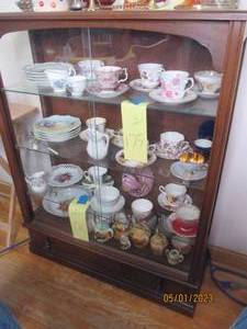 lot 177 image: Vintage decorative Wood display cab...