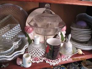lot 184 image: Large variety of dinnerware and ser...