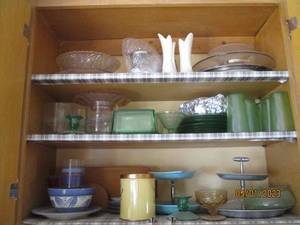 lot 190 image: All vintage depression glassware an...