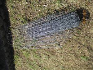 lot 193 image: Roll of outdoor wire fencing (lengt...