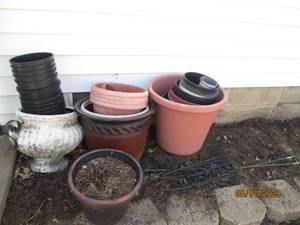 lot 197 image: Collection of assorted size outdoor...