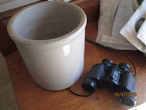 lot 200 image: Stoneware Crock and Bushnell 735 ...