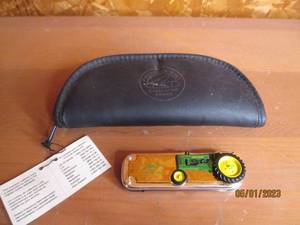 lot 214 image: Franklin Mint Collectible Pocket kn...