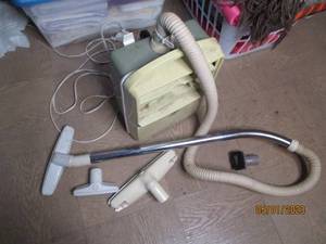 lot 228 image: Vintage Sears Kenmore Canister Vacu...