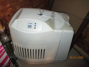 lot 261 image: Moist-Aire electric humidifier...