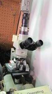lot 53 image: lab microscope needs work...