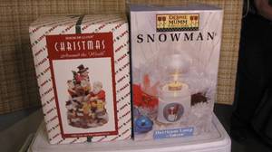 lot 64 image: 2 Christmas decor...
