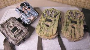 lot 69 image: 4 outdoor field cameras with SD car...