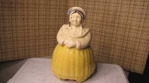 lot 78 image: vintage cookie jar...
