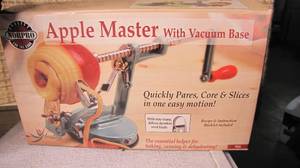 lot 84 image: apple slicer, sunbeam steam iron, 1...