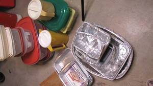 lot 98 image: Rubbermaid containers...