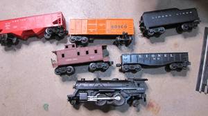 lot 295 image: Lionel train set with new power con...