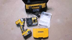 lot 307 image: Dewalt 20v drill with battery and c...