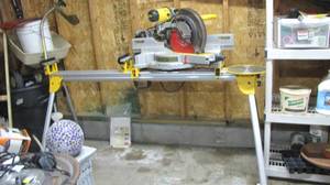 lot 3 image: Dewalt 10 on miter saw 12in double ...