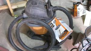 lot 369 image: rigid shop vac with many attachment...