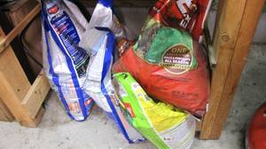 lot 385 image: entire shelf full of garden supplie...