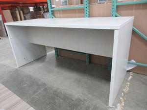 lot 212 image: LARGE SERVICE DESK
