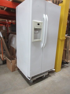 lot 103 image: GE SIDE BY SIDE REFRIGERATOR FREEZER