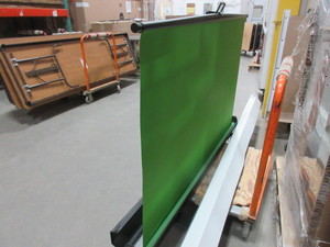lot 119 image: EMART PORTABLE PROJECTOR SCREEN FOR FLOOR OR TABLE