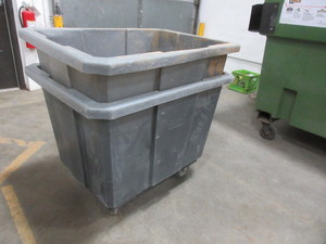 lot 122 image: BAYHEAD CUBE TRUCKS