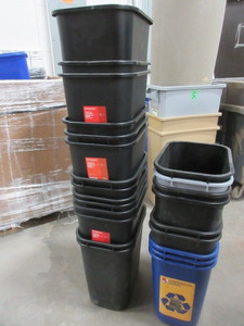 lot 126 image: ASSORTED PLASTIC TRASH CANS