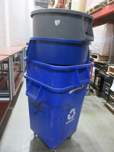 lot 130 image: PLASTIC TRASH CONTAINERS