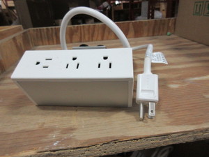 lot 139 image: BYRNE 3 OUTLET POWER BOXES