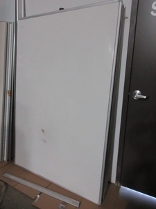 lot 421 image: LARGE WALL MOUNT WHITE BOARDS