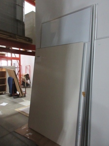 lot 422 image: LARGE AND EXTRA LARGE WALL MOUNT WHITE BOARDS