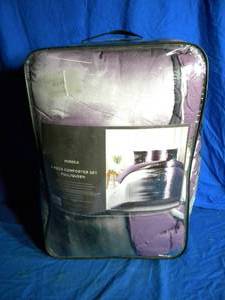 lot 95 image: New  Vince Camuto Mirrea Comforter Set, FullQueen, WhitePurple