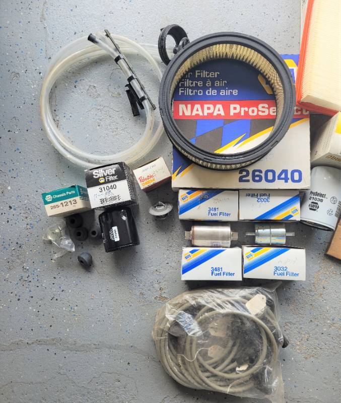 lot 18 image: Batch of Auto Parts - Chrysler Jeep