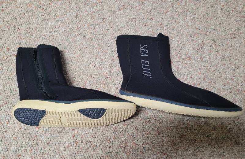 lot 29 image: Sea Elite Dive Boots size 10