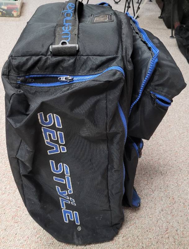 lot 10 image: Wenoka Sea Style Duffle Bag For Scuba Equipment