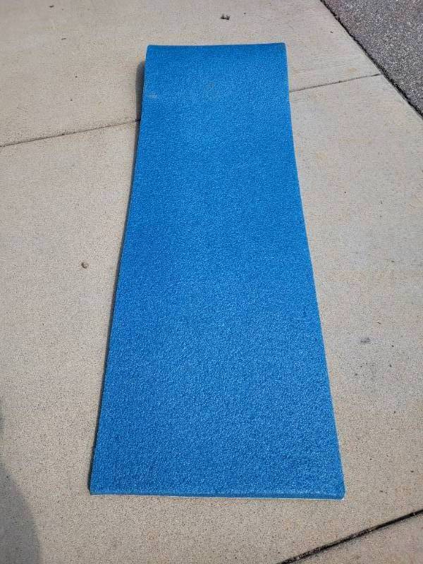 lot 9 image: Single Person Floating Water Mat