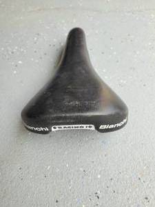 lot 61 image: Three Bike Replacement Seats