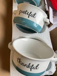 lot 72 image: Pyrex and Decorative Bowls