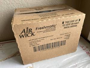 lot 27 image: Air Wick Air Fresheners